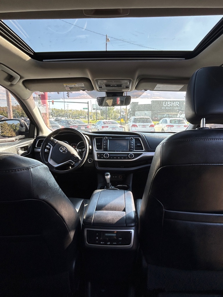 Photo 13 of this TOYOTA HIGHLANDER