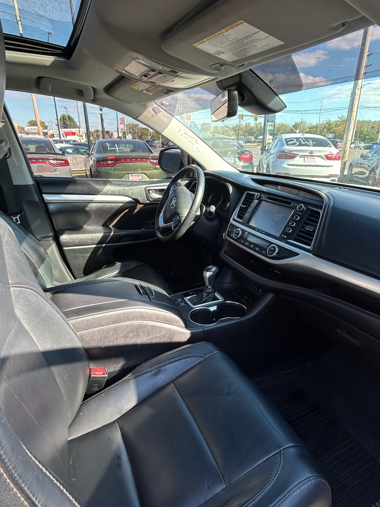Photo 11 of this TOYOTA HIGHLANDER