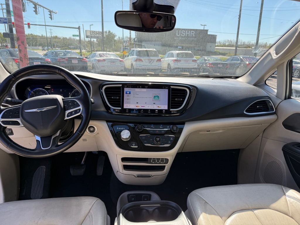 Photo 9 of this CHRYSLER PACIFICA