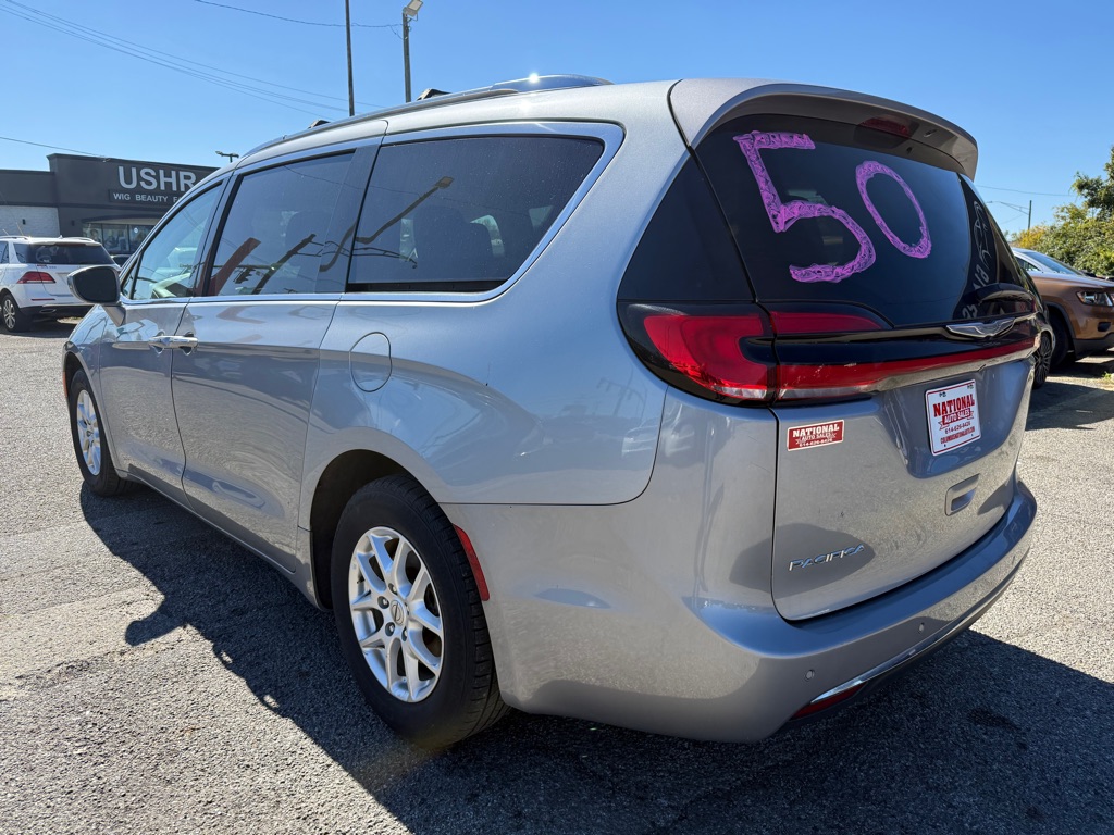 Photo 7 of this CHRYSLER PACIFICA