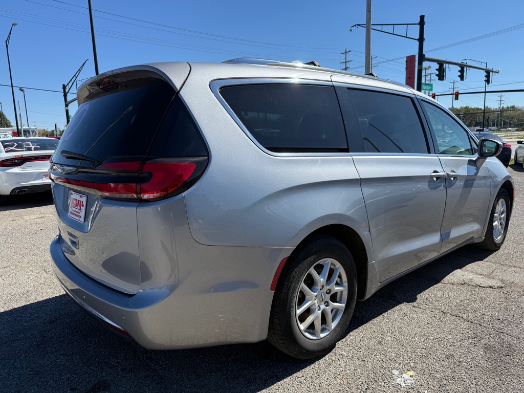 Photo 6 of this CHRYSLER PACIFICA
