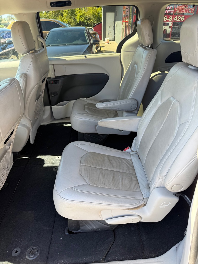 Photo 11 of this CHRYSLER PACIFICA