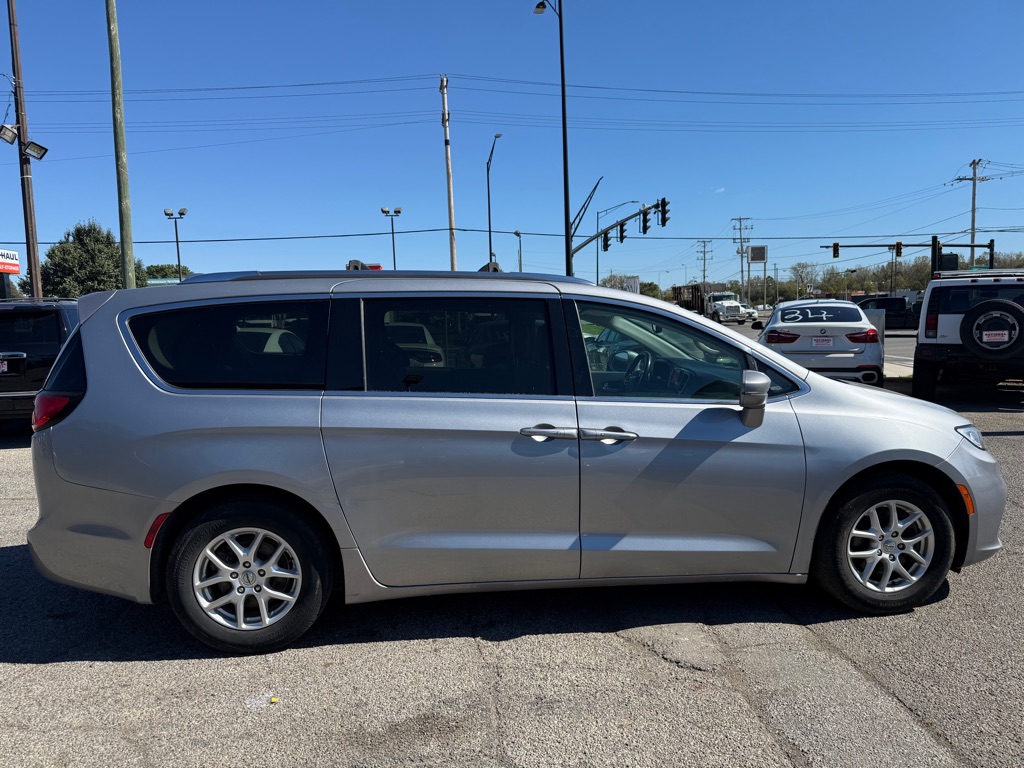 Photo 5 of this CHRYSLER PACIFICA