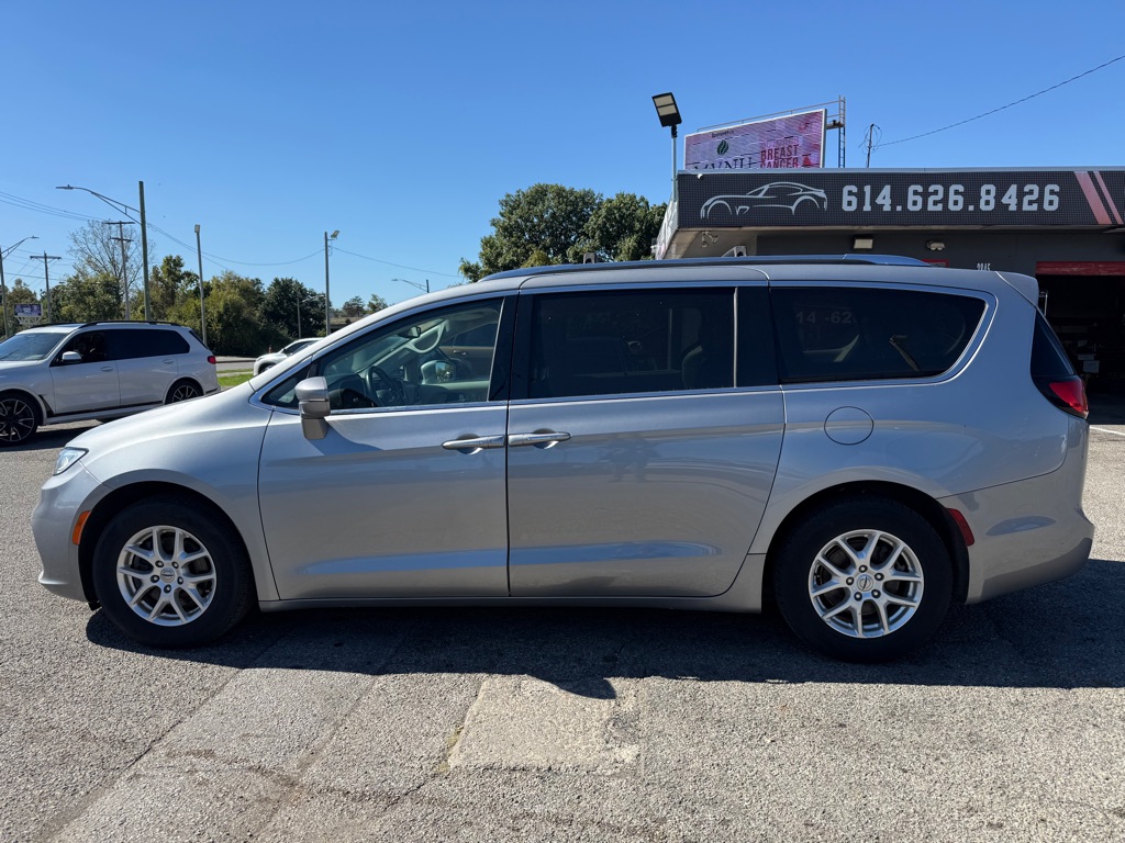 Photo 4 of this CHRYSLER PACIFICA