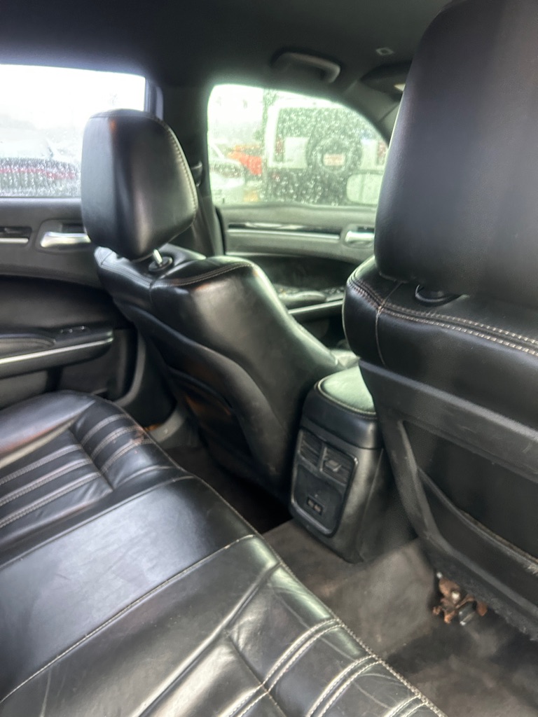Photo 11 of this CHRYSLER 300