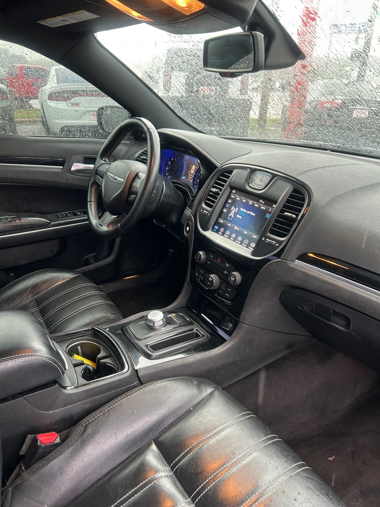 Photo 10 of this CHRYSLER 300