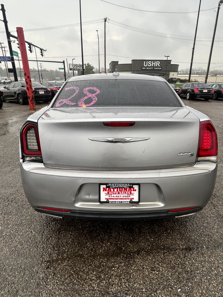 Photo 6 of this CHRYSLER 300
