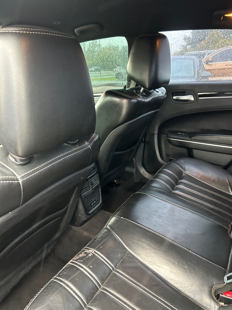 Photo 9 of this CHRYSLER 300