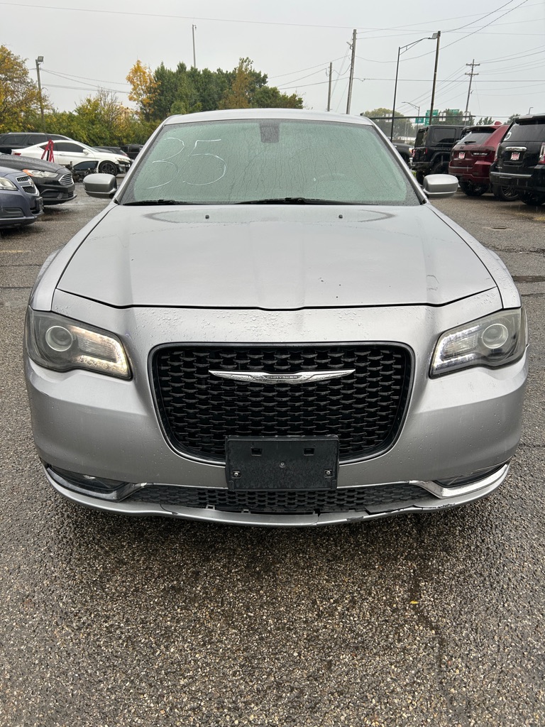 Photo 3 of this CHRYSLER 300