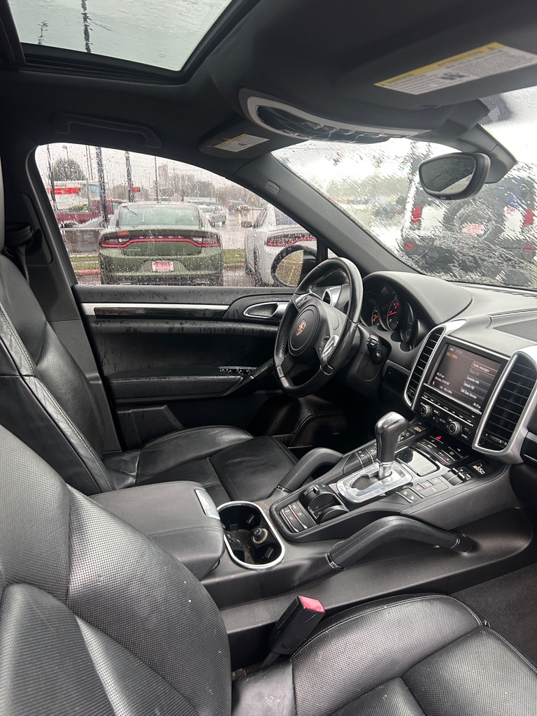 Photo 11 of this PORSCHE CAYENNE