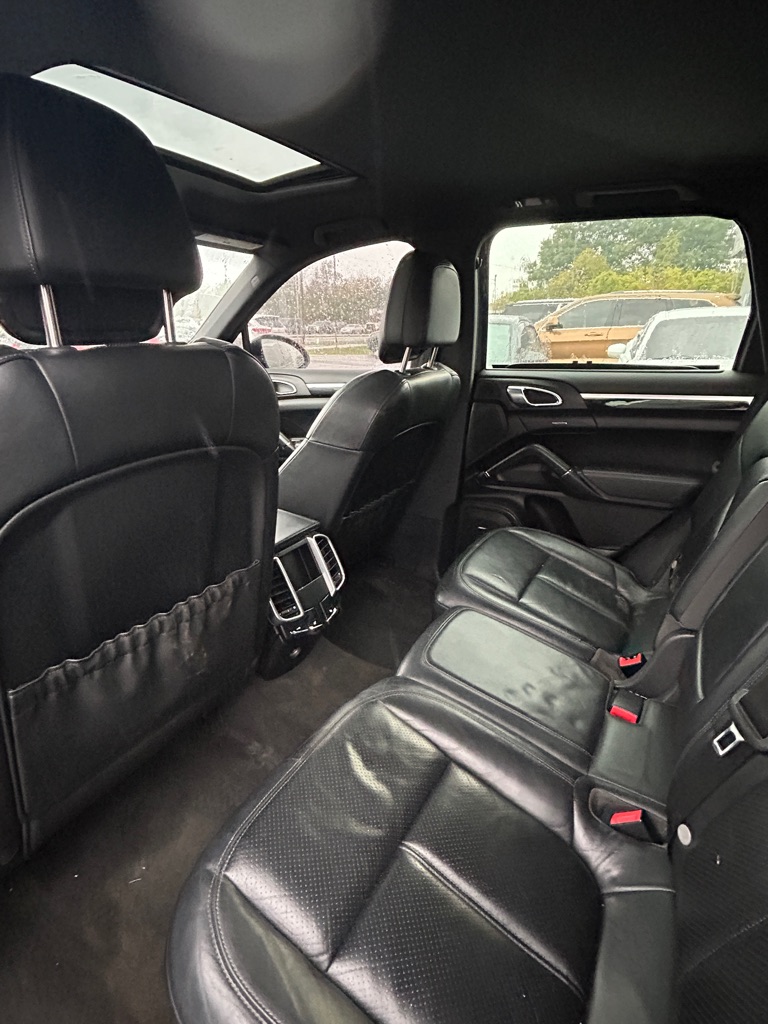Photo 10 of this PORSCHE CAYENNE