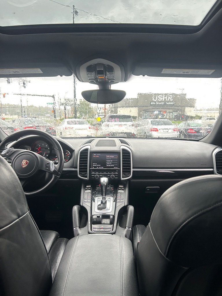 Photo 8 of this PORSCHE CAYENNE