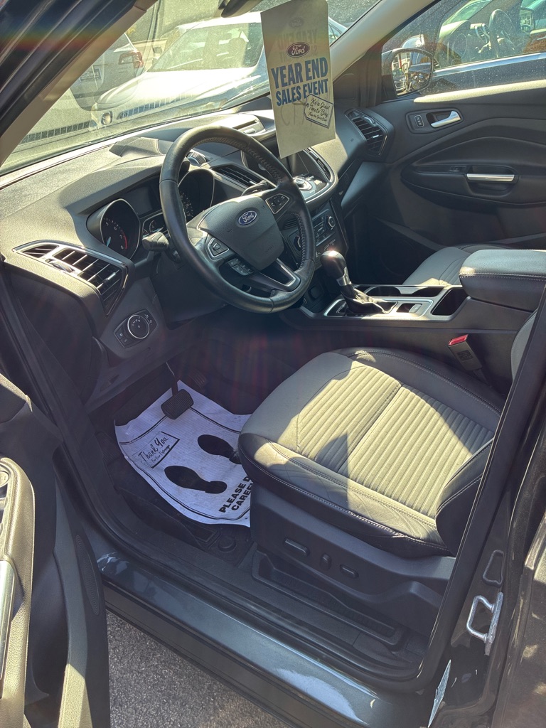 Photo 4 of this FORD ESCAPE