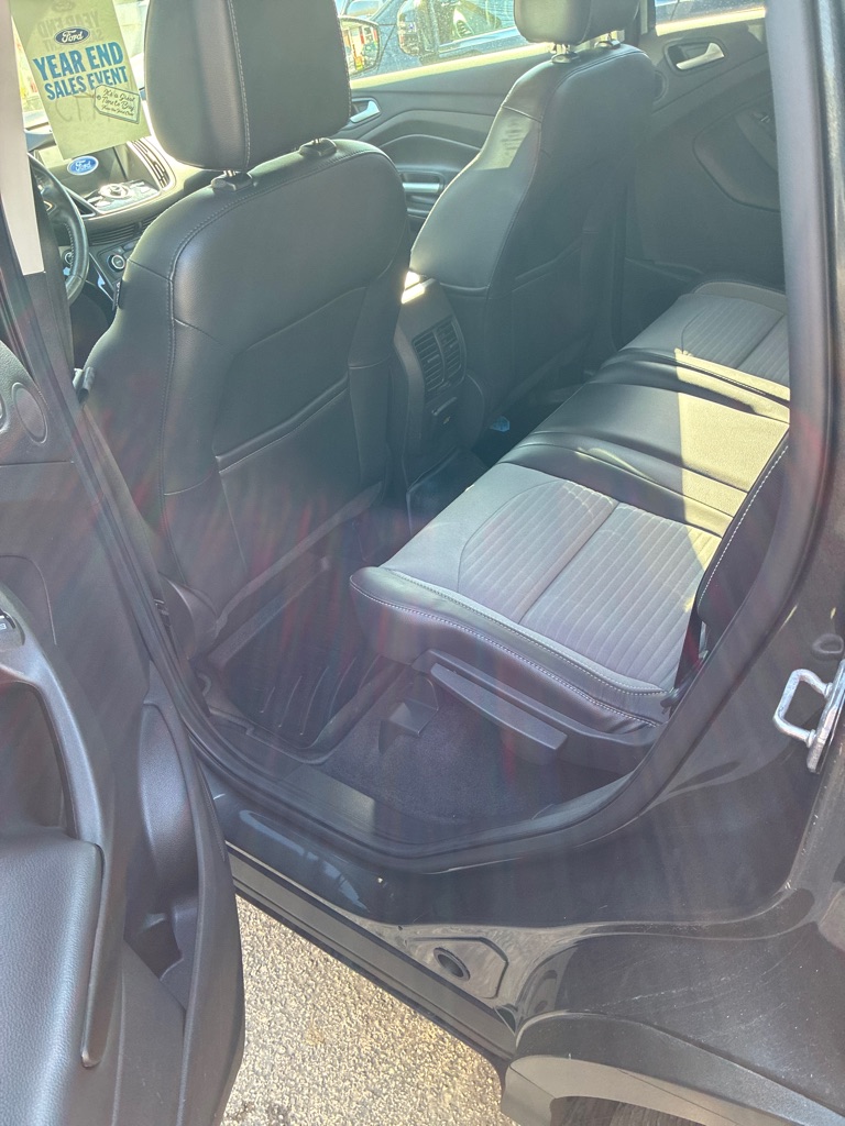 Photo 5 of this FORD ESCAPE