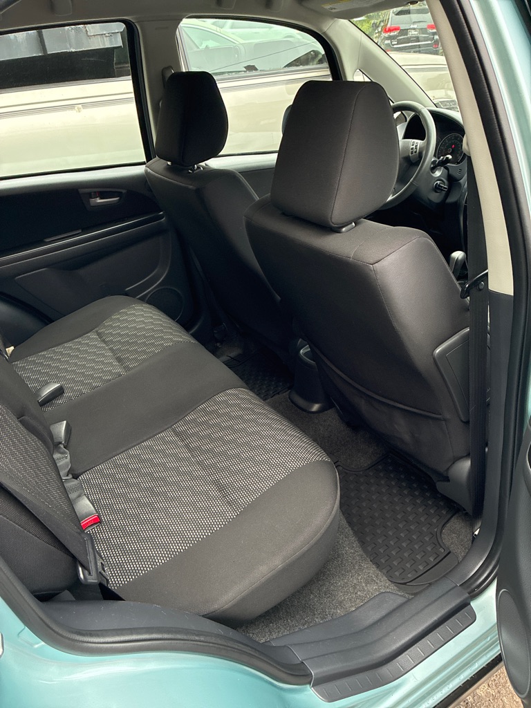 Photo 5 of this SUZUKI SX4