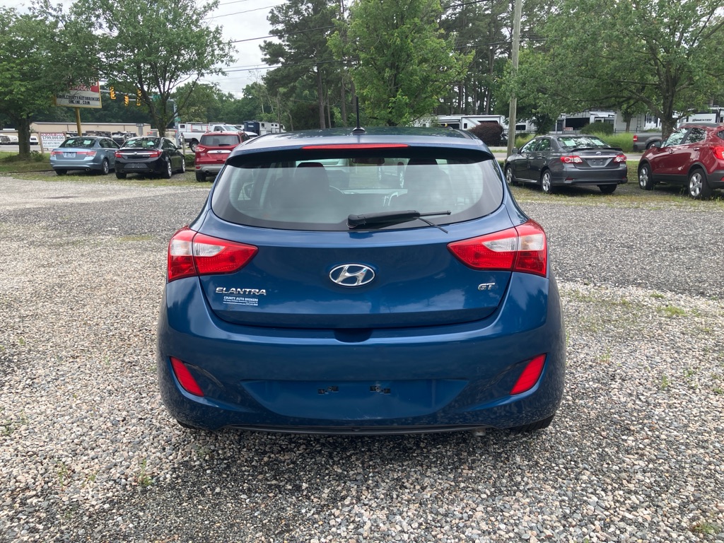 Photo 7 of this HYUNDAI ELANTRA GT