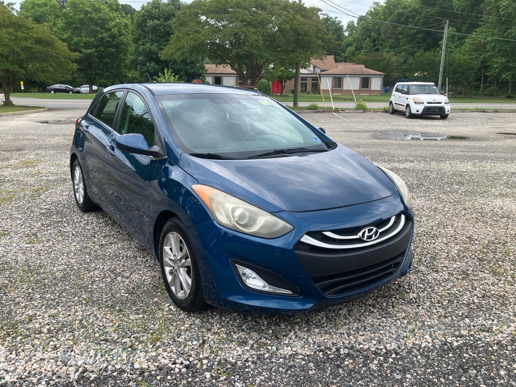 Photo 4 of this HYUNDAI ELANTRA GT