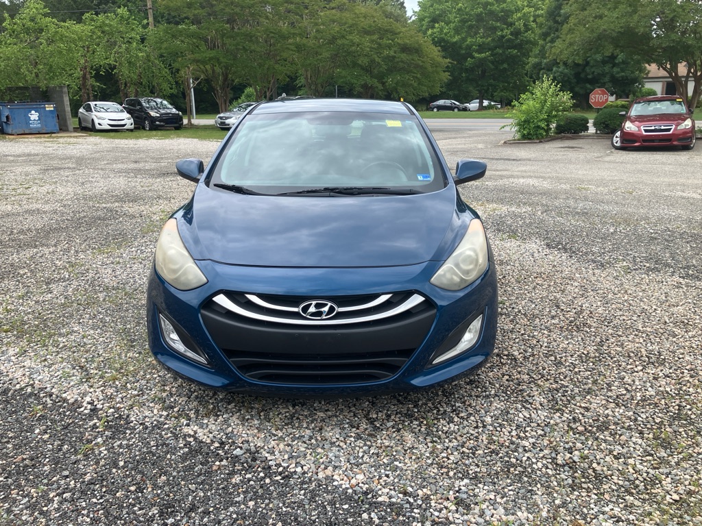 Photo 3 of this HYUNDAI ELANTRA GT