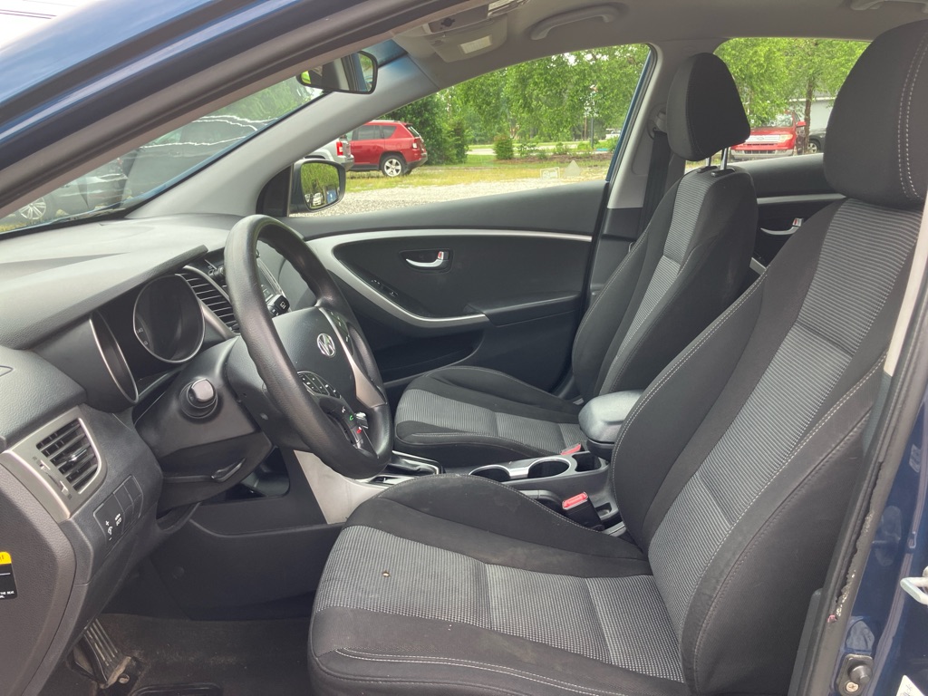 Photo 11 of this HYUNDAI ELANTRA GT