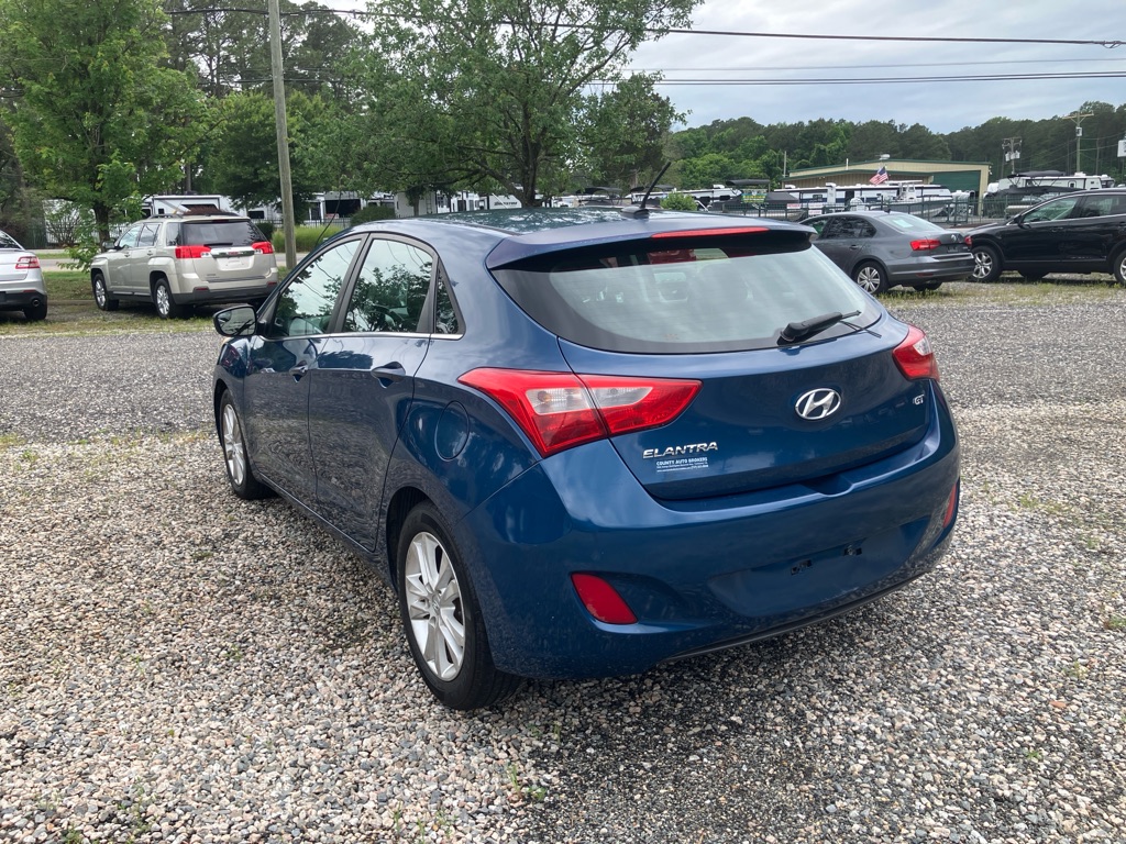 Photo 8 of this HYUNDAI ELANTRA GT