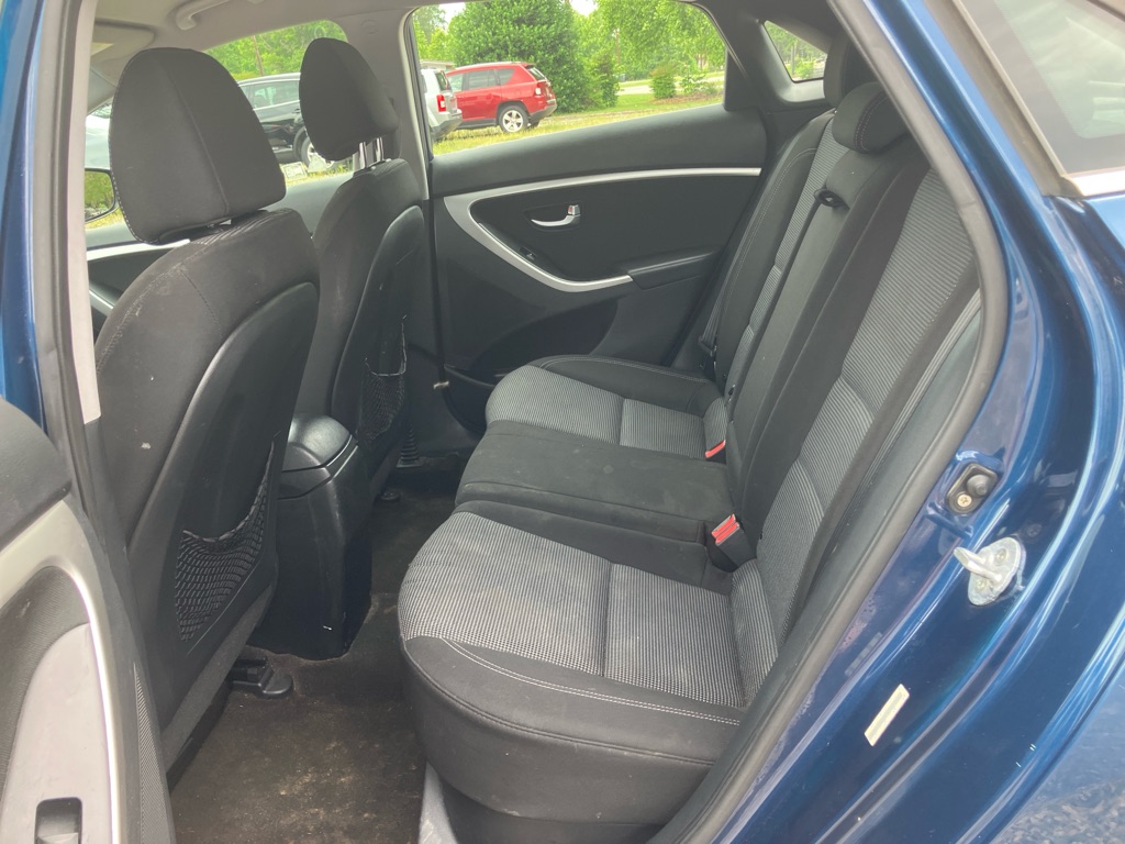 Photo 12 of this HYUNDAI ELANTRA GT