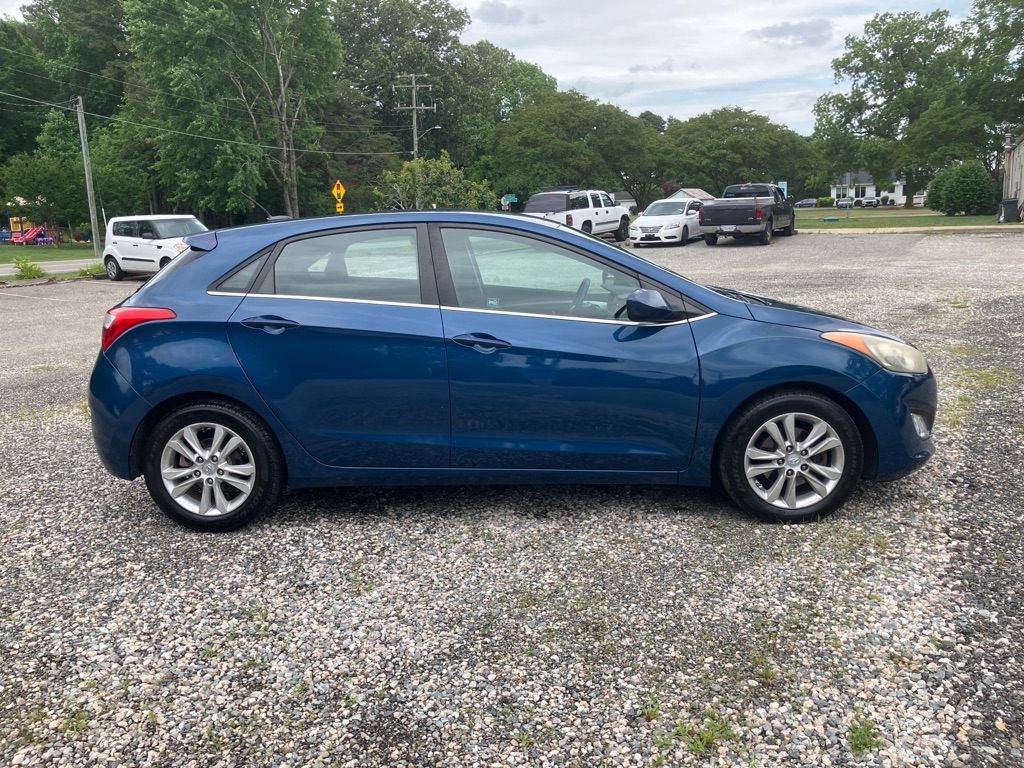 Photo 5 of this HYUNDAI ELANTRA GT