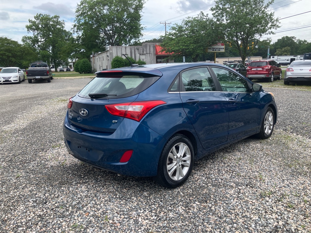 Photo 6 of this HYUNDAI ELANTRA GT