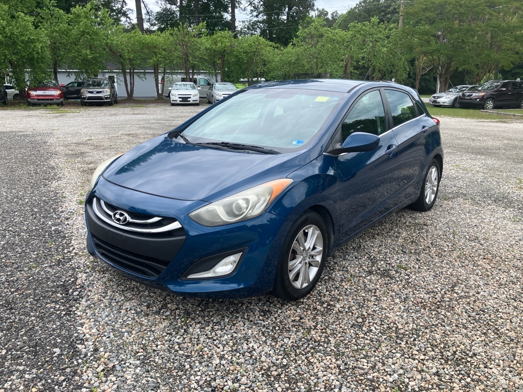Photo 2 of this HYUNDAI ELANTRA GT