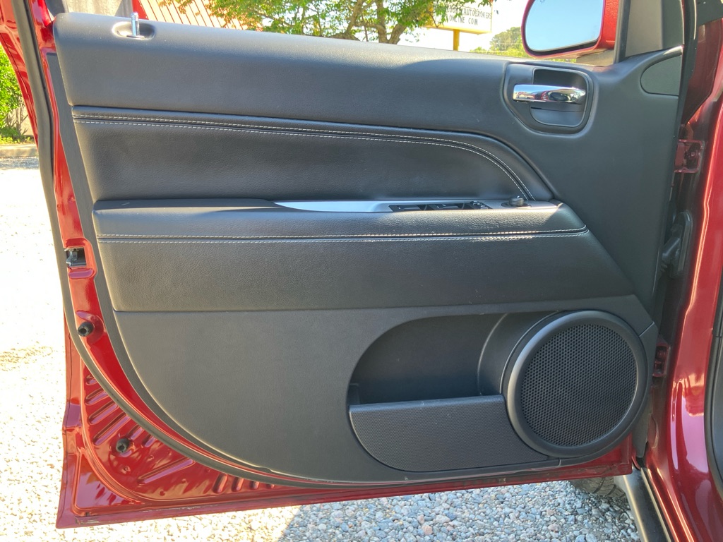 Photo 10 of this JEEP COMPASS