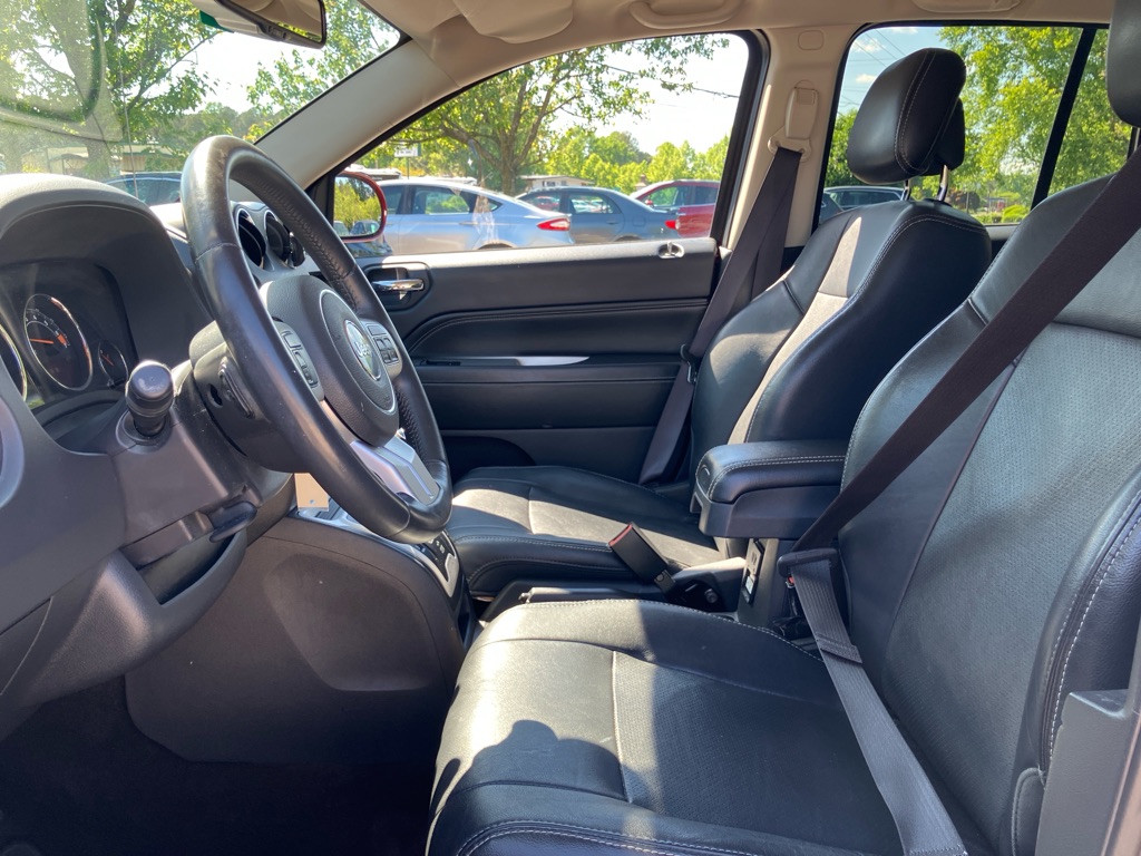 Photo 11 of this JEEP COMPASS