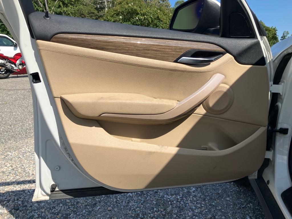 Photo 10 of this BMW X1