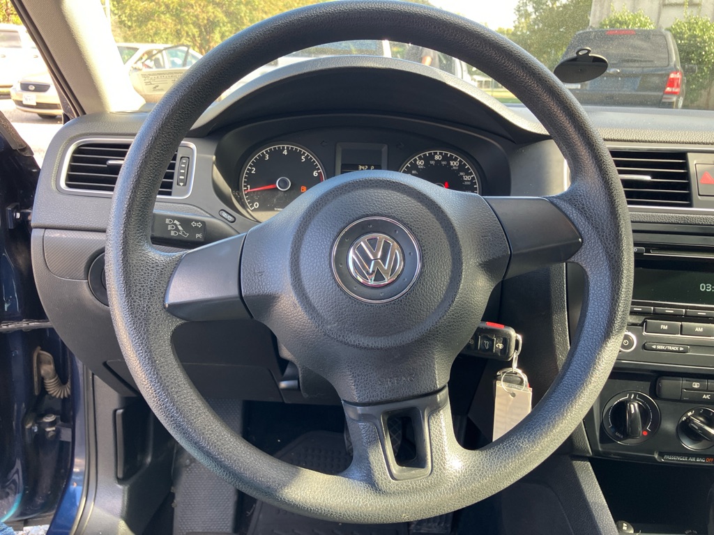 Photo 13 of this VOLKSWAGEN JETTA