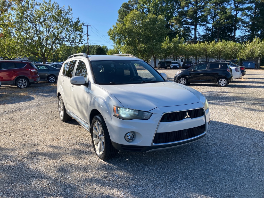 Photo 5 of this MITSUBISHI OUTLANDER