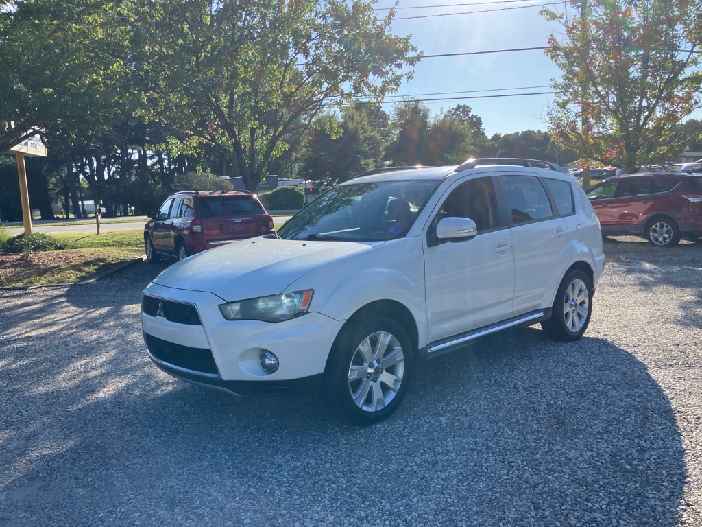 Photo 3 of this MITSUBISHI OUTLANDER