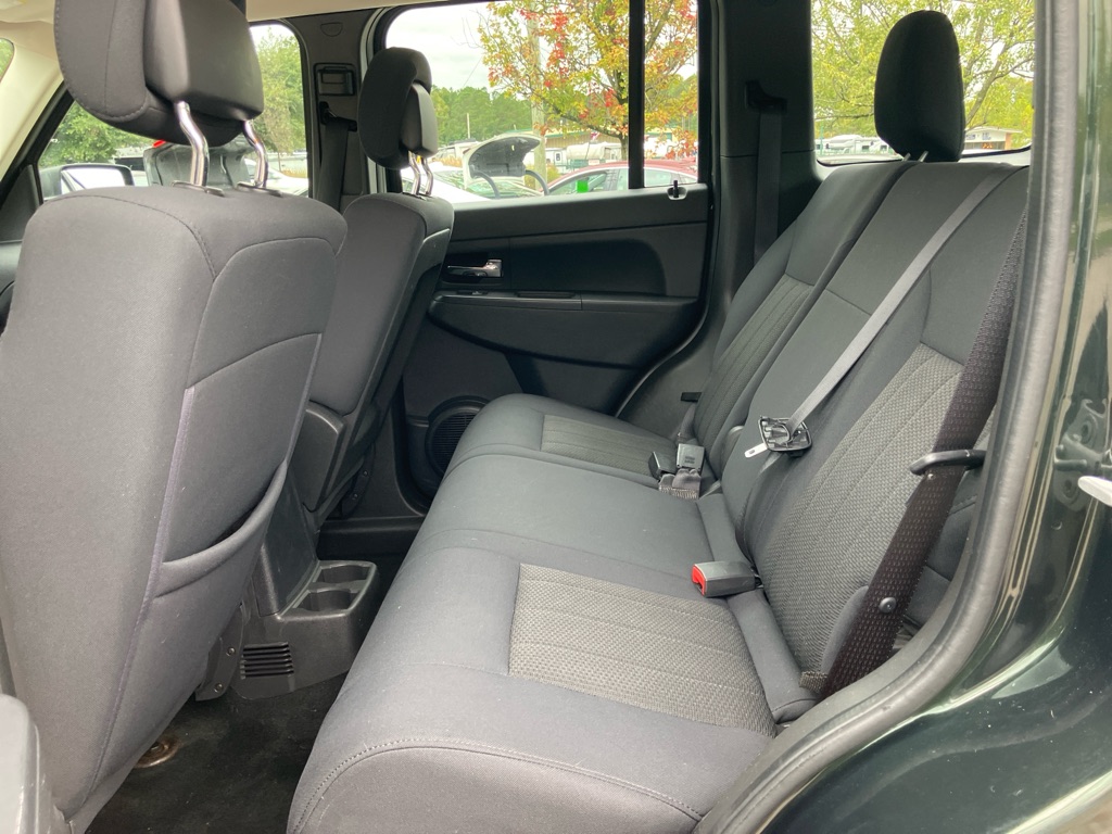 Photo 12 of this JEEP LIBERTY