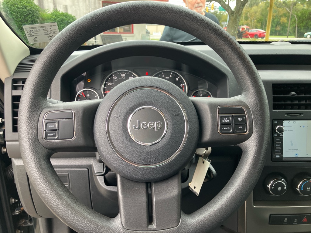 Photo 14 of this JEEP LIBERTY