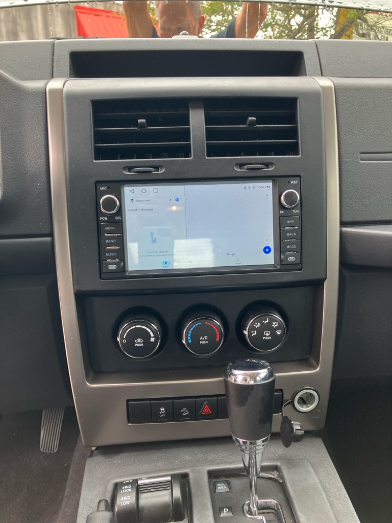 Photo 15 of this JEEP LIBERTY