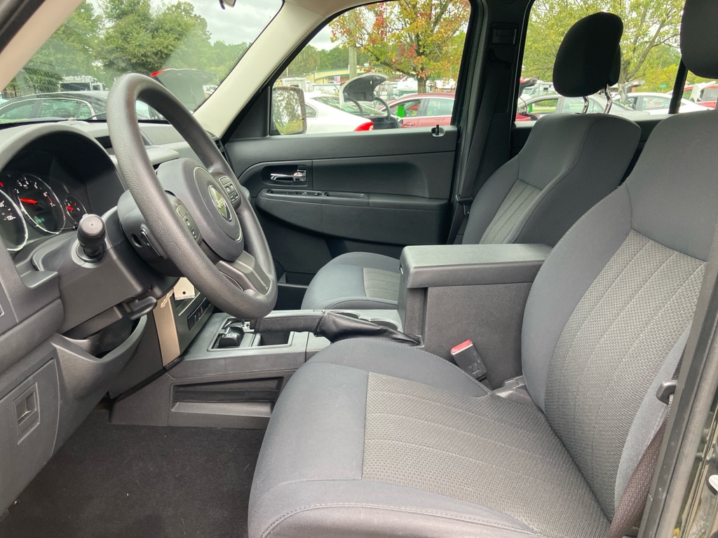 Photo 11 of this JEEP LIBERTY