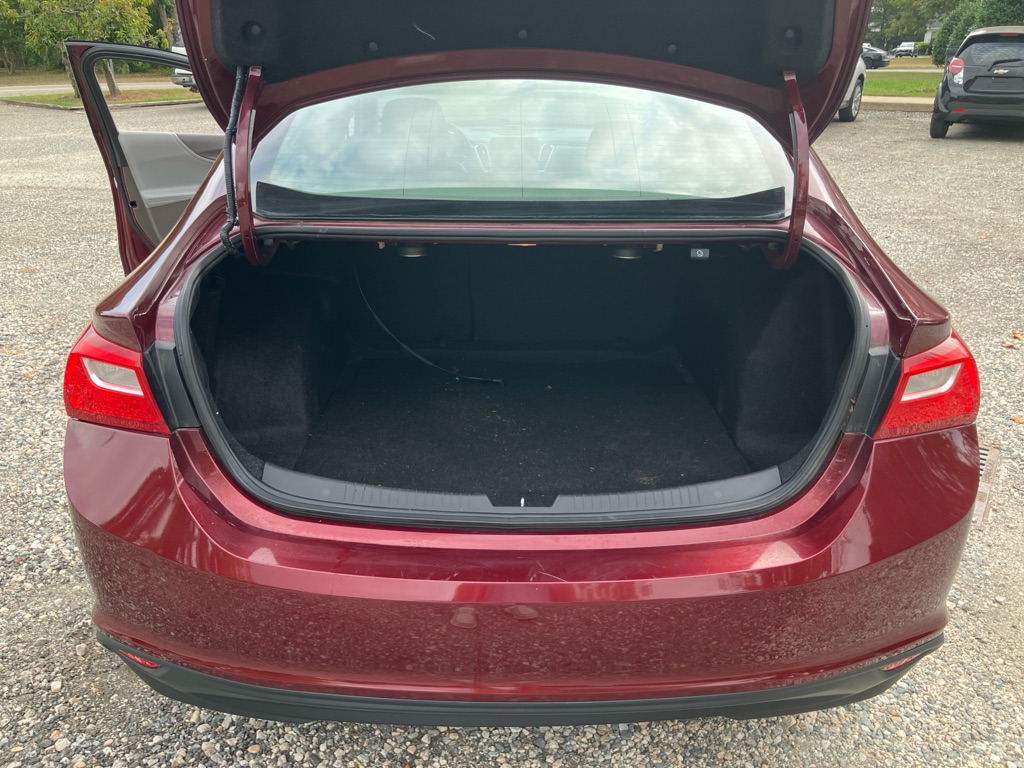 Photo 17 of this CHEVROLET MALIBU
