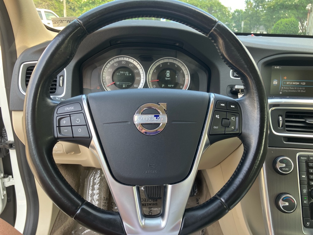 Photo 12 of this VOLVO S60
