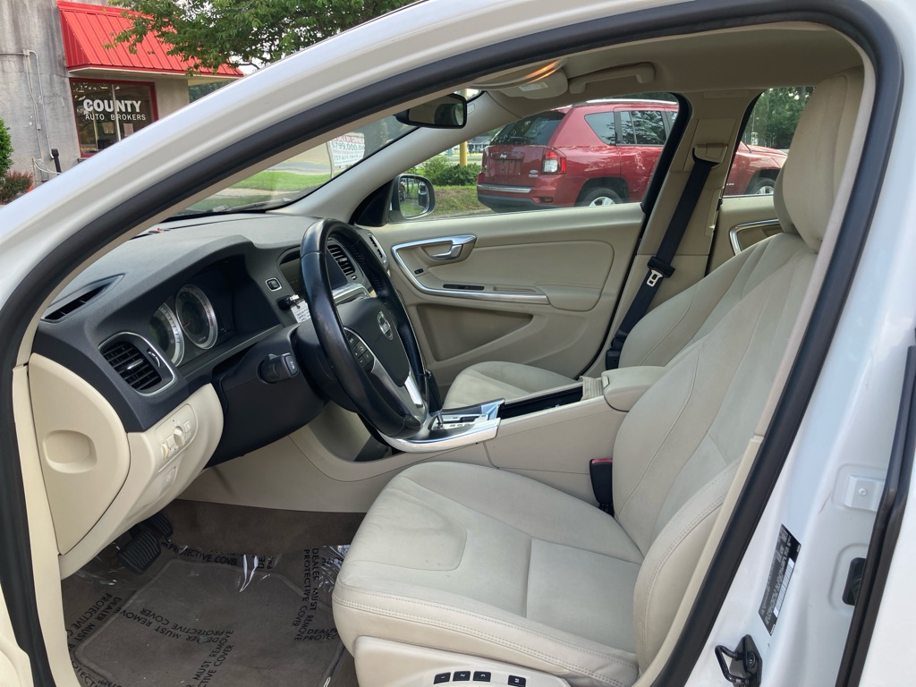 Photo 10 of this VOLVO S60