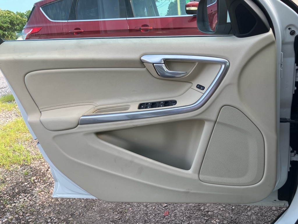 Photo 17 of this VOLVO S60