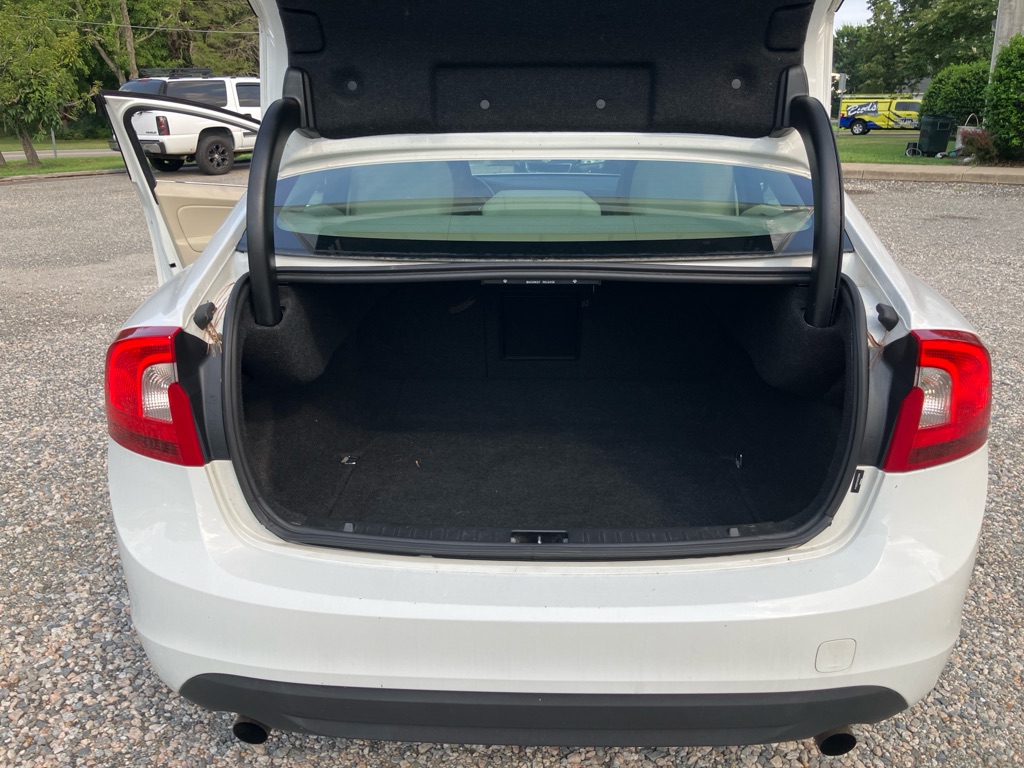 Photo 15 of this VOLVO S60