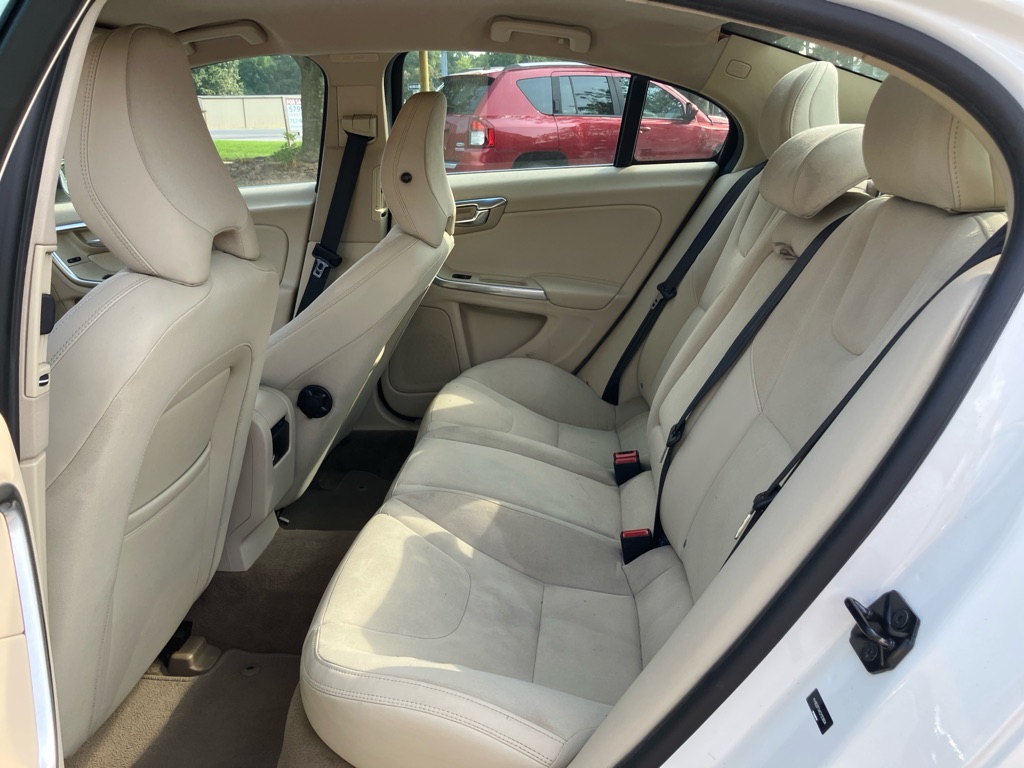 Photo 11 of this VOLVO S60