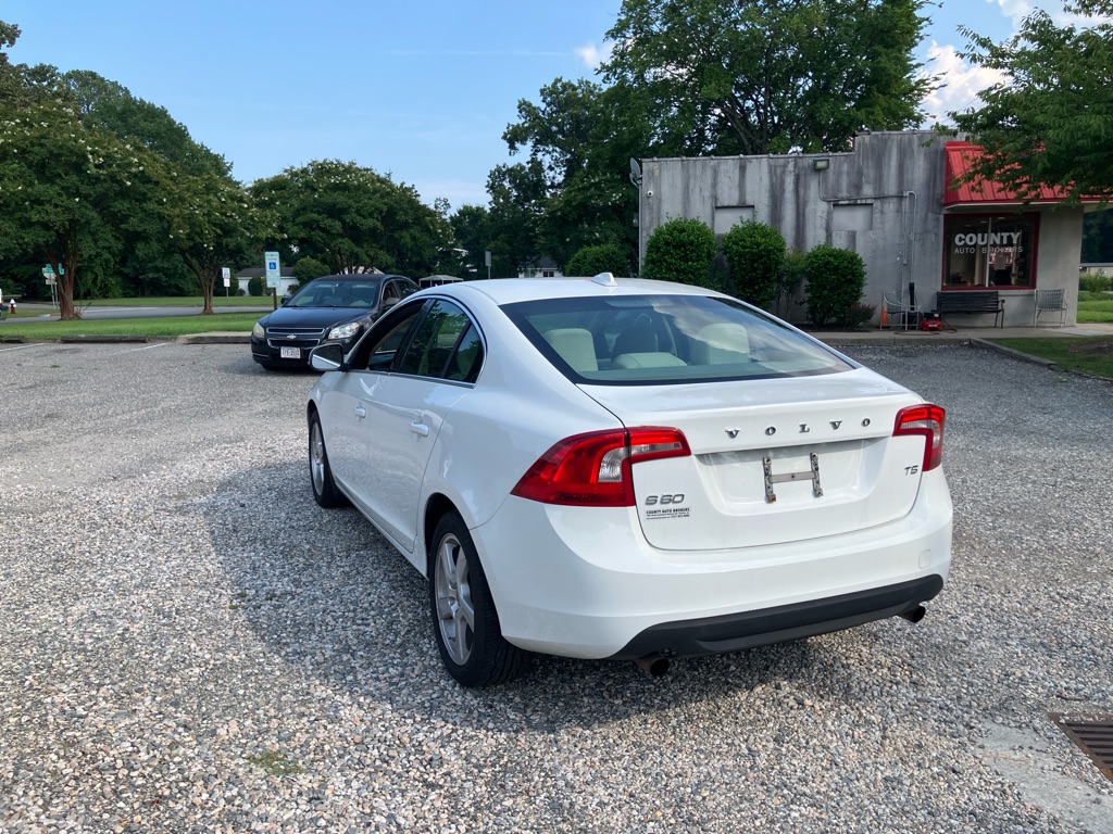 Photo 8 of this VOLVO S60