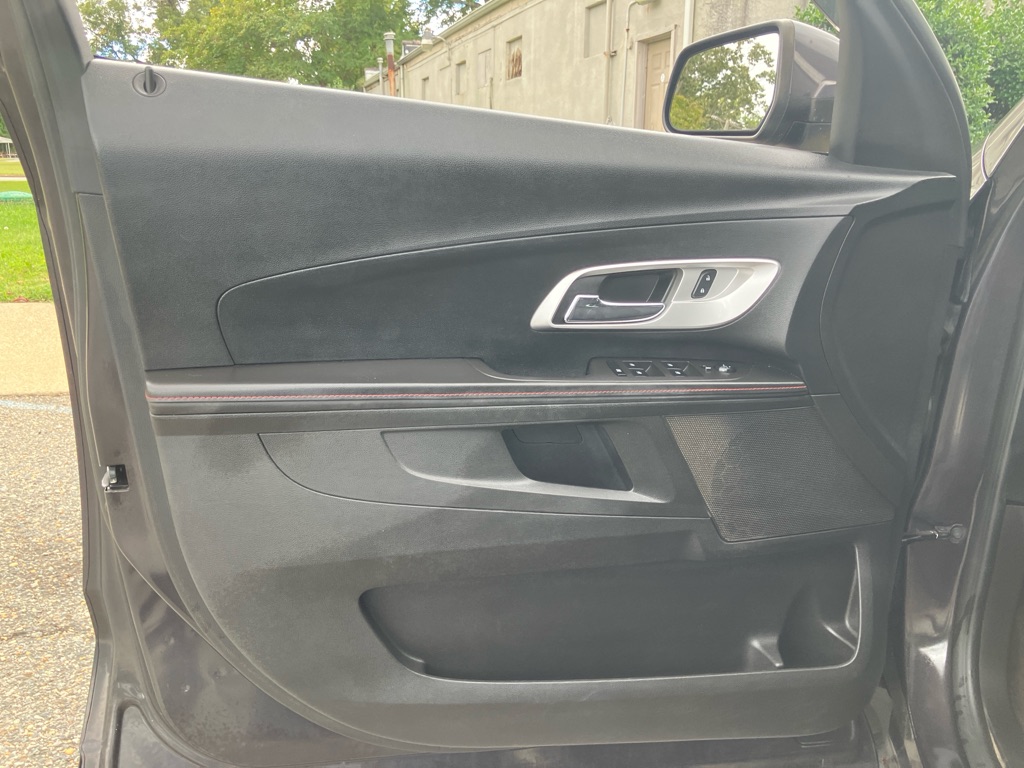 Photo 10 of this CHEVROLET EQUINOX
