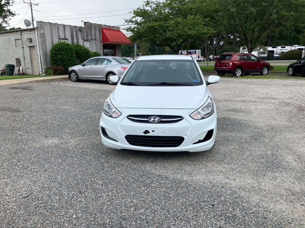 Photo 3 of this HYUNDAI ACCENT