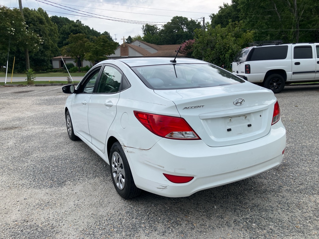 Photo 8 of this HYUNDAI ACCENT