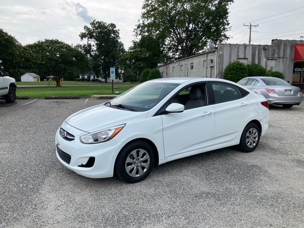 Photo 2 of this HYUNDAI ACCENT
