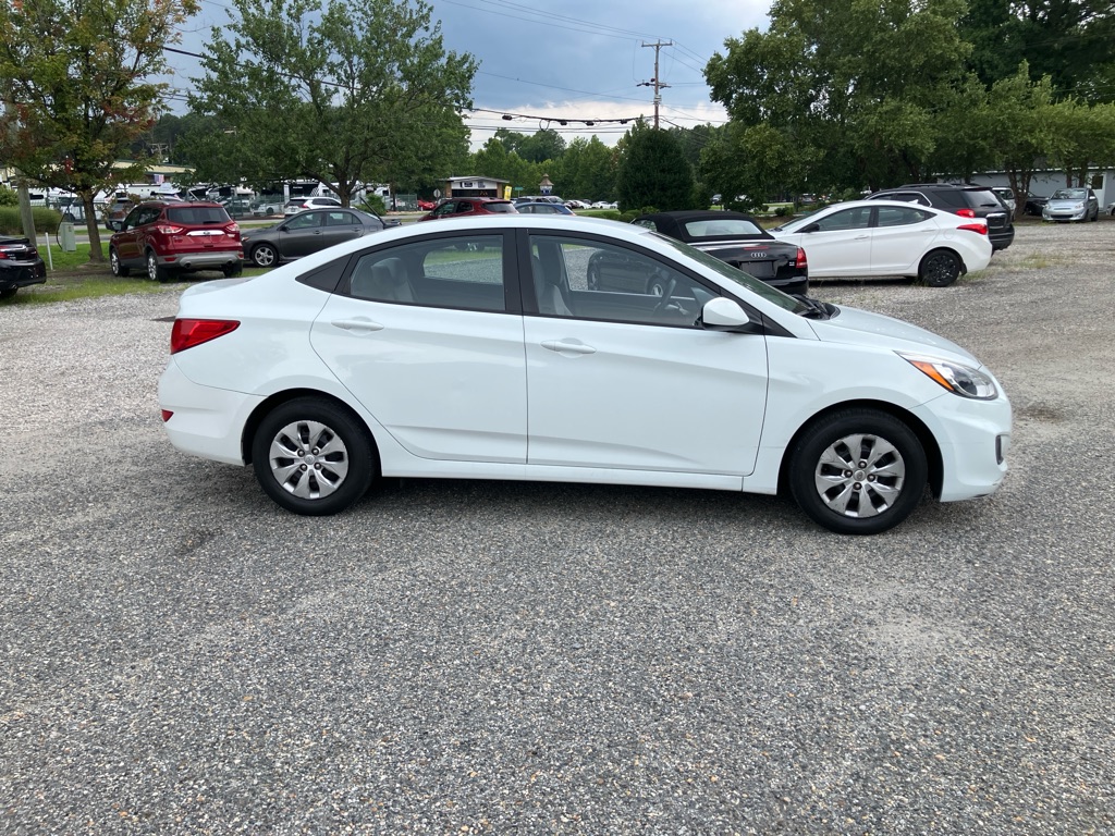 Photo 5 of this HYUNDAI ACCENT